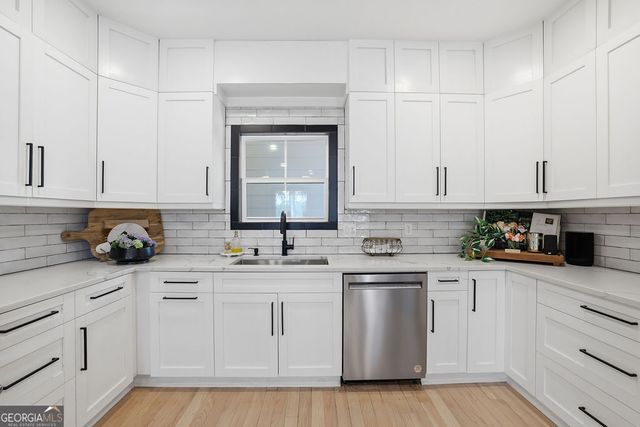 6093 Shadburn Ferry Road, Buford, GA 30518