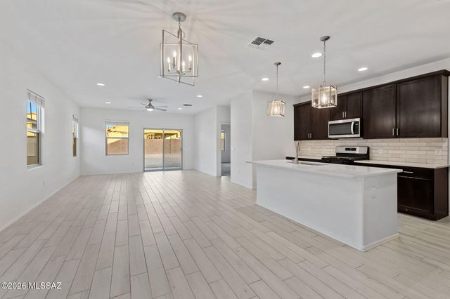 7665 S Via Casa De Campo, Tucson, AZ 85756