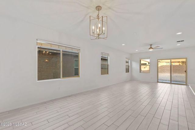 7665 S Via Casa De Campo, Tucson, AZ 85756