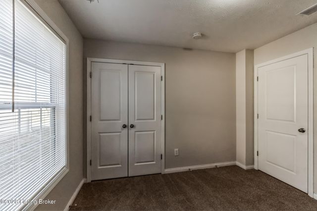 7112 Blue Stream Ct, Louisville, KY 40258