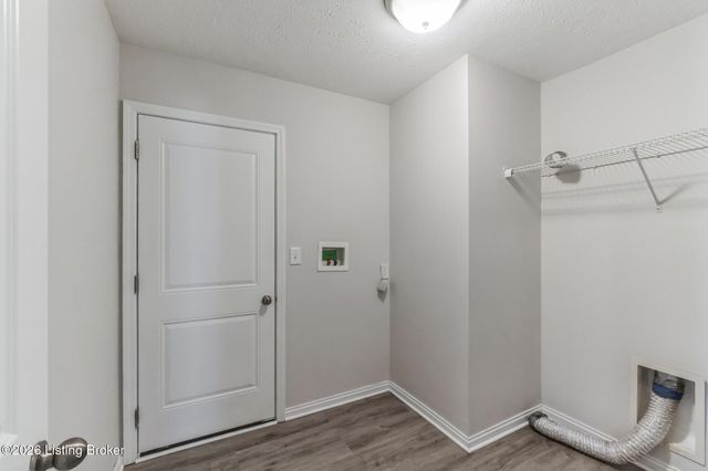7112 Blue Stream Ct, Louisville, KY 40258