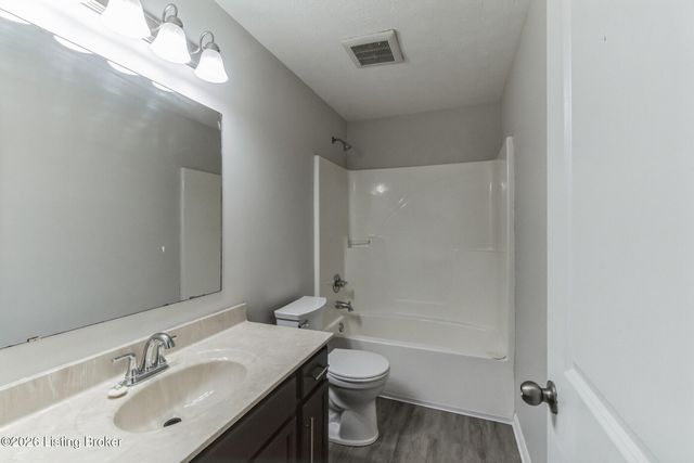 7112 Blue Stream Ct, Louisville, KY 40258