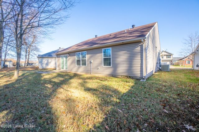 7112 Blue Stream Ct, Louisville, KY 40258