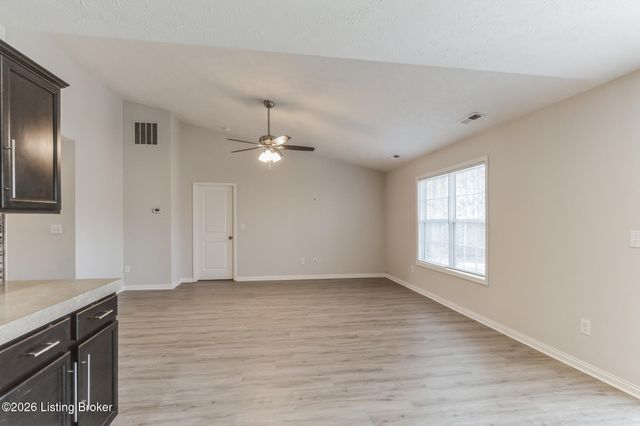 7112 Blue Stream Ct, Louisville, KY 40258