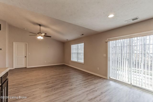 7112 Blue Stream Ct, Louisville, KY 40258