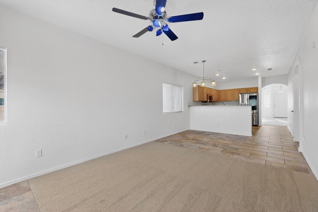 Image 14 of property listing at 8916 Oso Corridor Place NW, Albuquerque, NM 87114