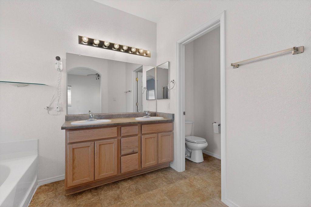 Image 27 of property listing at 8916 Oso Corridor Place NW, Albuquerque, NM 87114