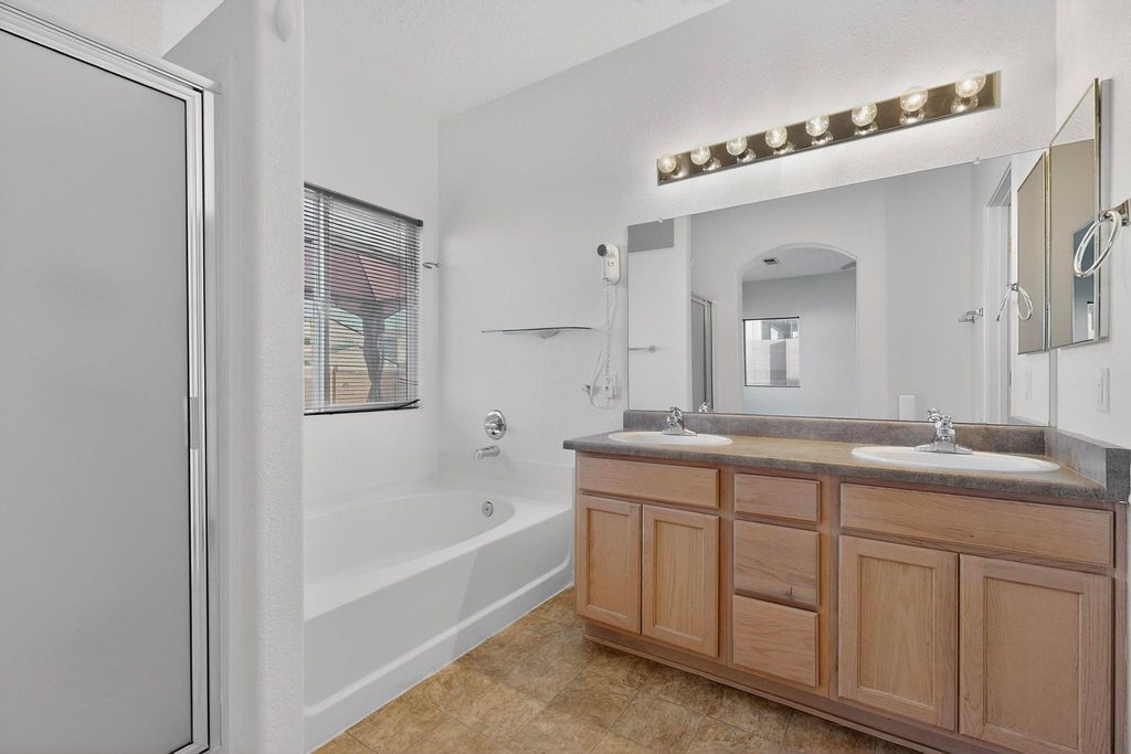 Image 29 of property listing at 8916 Oso Corridor Place NW, Albuquerque, NM 87114