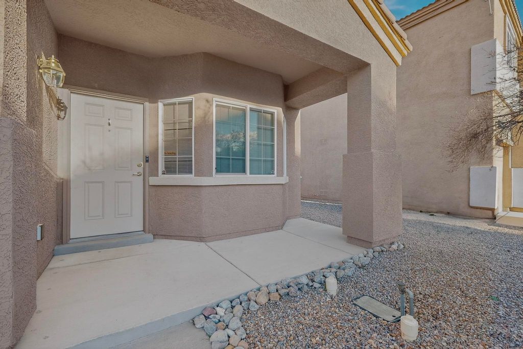 Image 3 of property listing at 8916 Oso Corridor Place NW, Albuquerque, NM 87114
