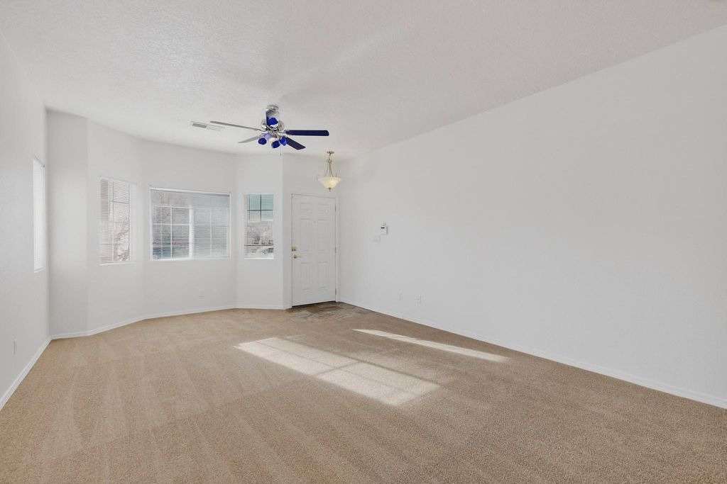 Image 5 of property listing at 8916 Oso Corridor Place NW, Albuquerque, NM 87114