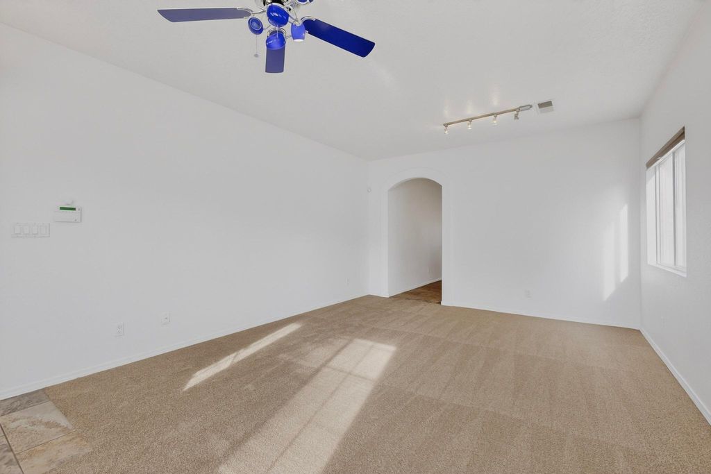 Image 7 of property listing at 8916 Oso Corridor Place NW, Albuquerque, NM 87114