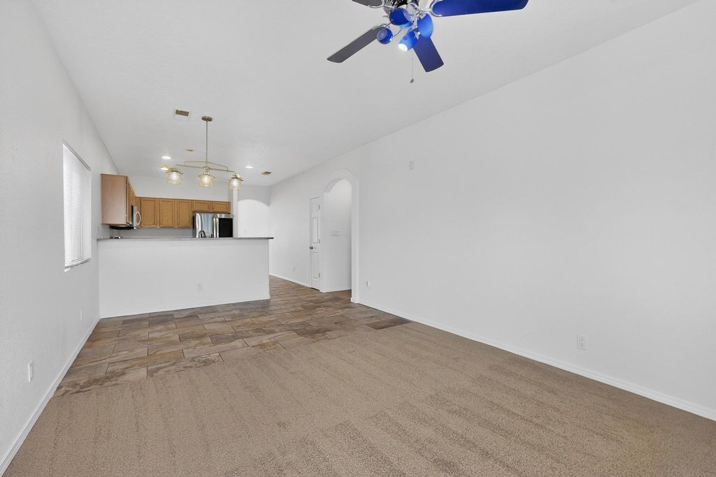 Image 8 of property listing at 8916 Oso Corridor Place NW, Albuquerque, NM 87114