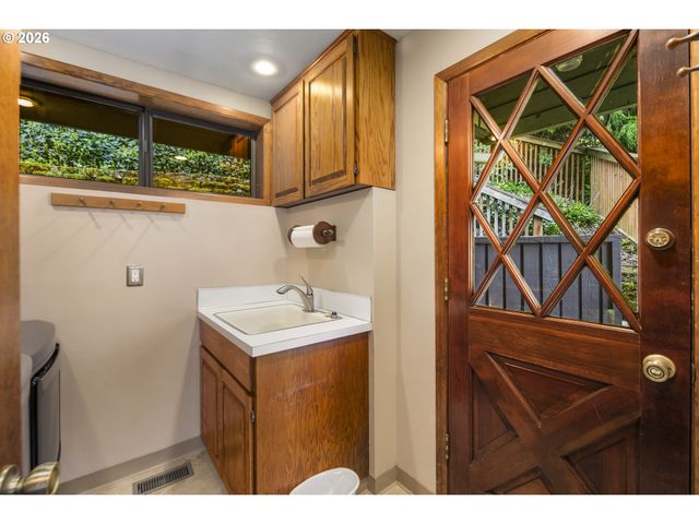 1901 Nw COUCH St, Camas, WA 98607