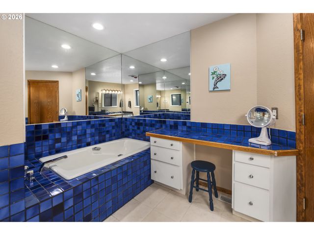 1901 Nw COUCH St, Camas, WA 98607
