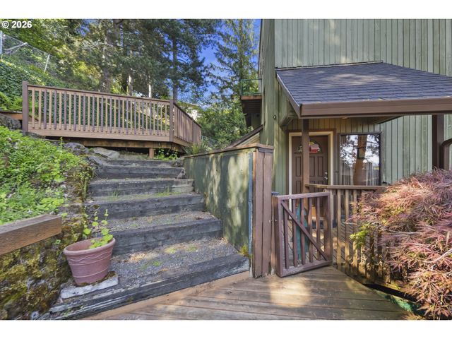 1901 Nw COUCH St, Camas, WA 98607