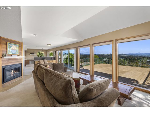 1901 Nw COUCH St, Camas, WA 98607