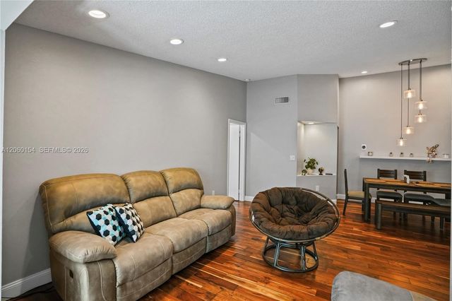 4910 NW 102nd Ave 203-8, Doral, FL 33178