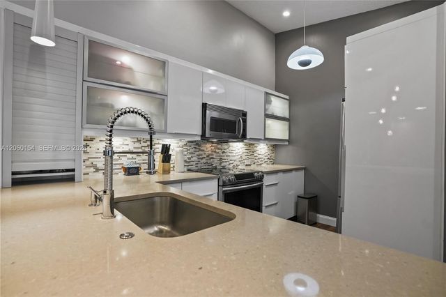 4910 NW 102nd Ave 203-8, Doral, FL 33178
