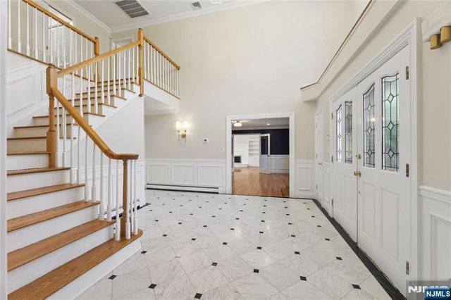 2 W Gate Road, Saddle River, NJ 07458