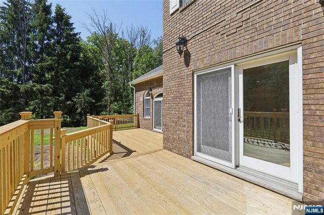 2 W Gate Road, Saddle River, NJ 07458