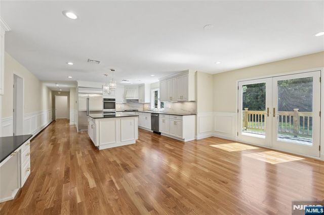 2 W Gate Road, Saddle River, NJ 07458