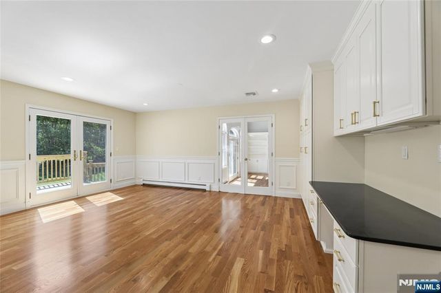 2 W Gate Road, Saddle River, NJ 07458
