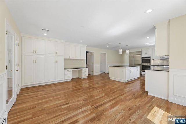 2 W Gate Road, Saddle River, NJ 07458