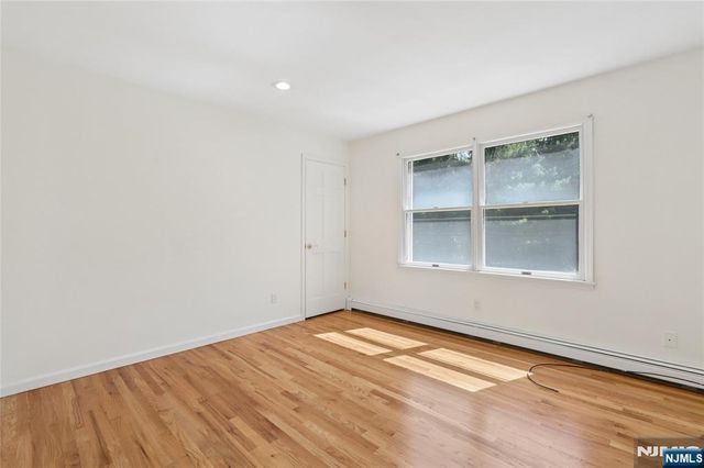 2 W Gate Road, Saddle River, NJ 07458
