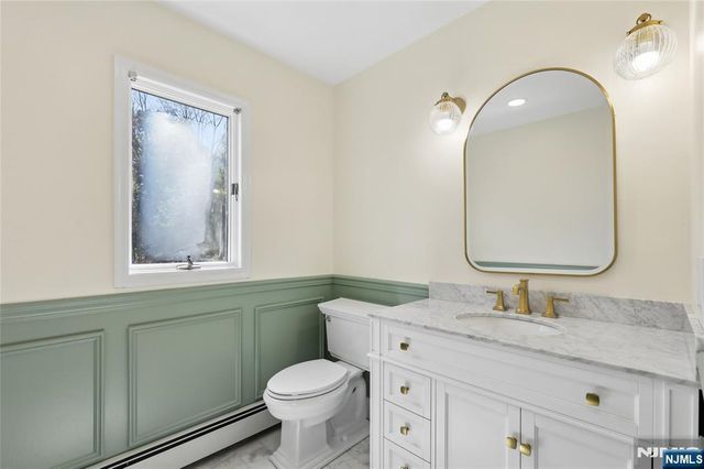 2 W Gate Road, Saddle River, NJ 07458