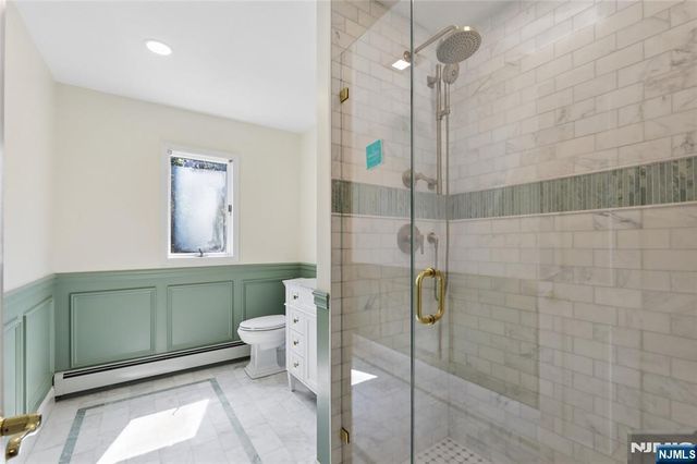 2 W Gate Road, Saddle River, NJ 07458
