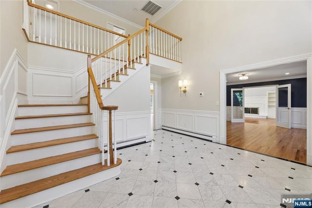 2 W Gate Road, Saddle River, NJ 07458
