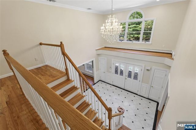 2 W Gate Road, Saddle River, NJ 07458
