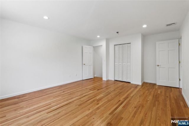 2 W Gate Road, Saddle River, NJ 07458