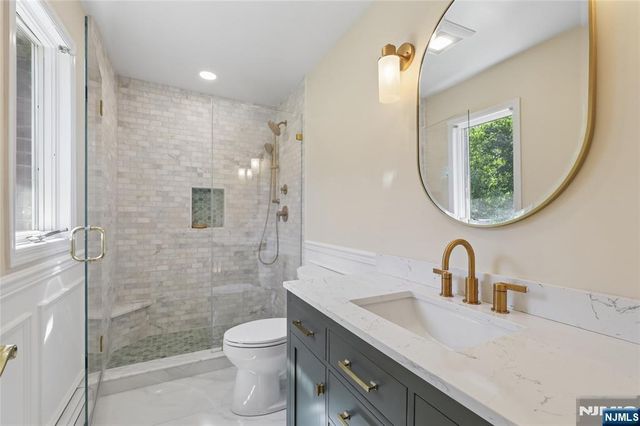 2 W Gate Road, Saddle River, NJ 07458