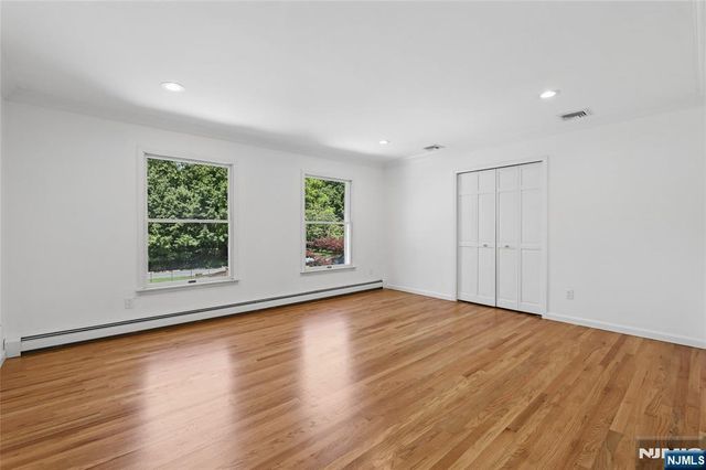 2 W Gate Road, Saddle River, NJ 07458