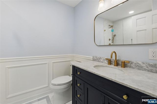 2 W Gate Road, Saddle River, NJ 07458