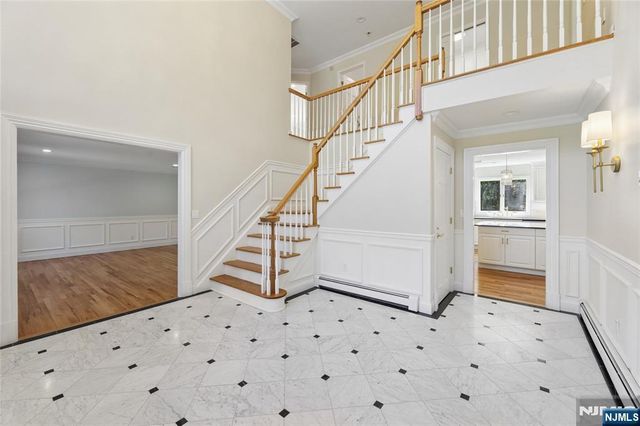 2 W Gate Road, Saddle River, NJ 07458