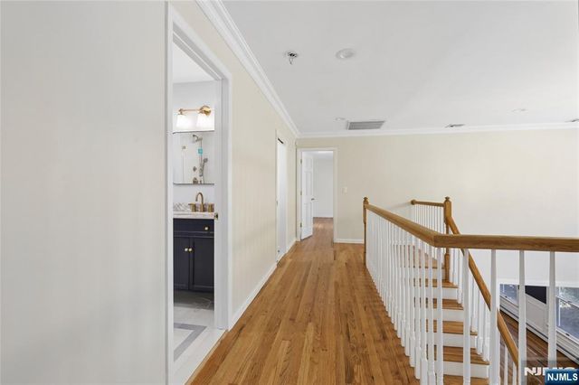 2 W Gate Road, Saddle River, NJ 07458