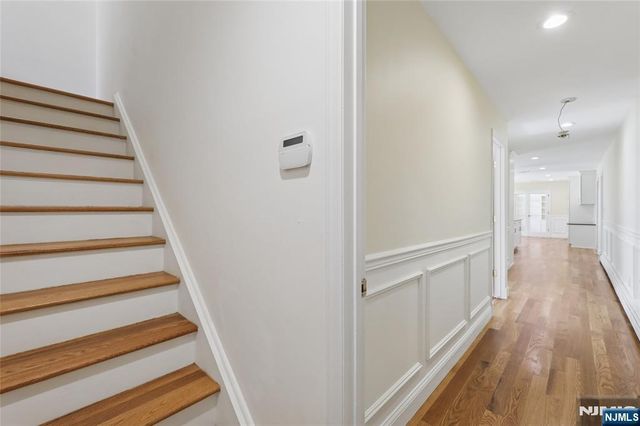 2 W Gate Road, Saddle River, NJ 07458