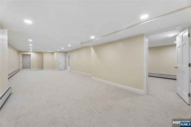 2 W Gate Road, Saddle River, NJ 07458