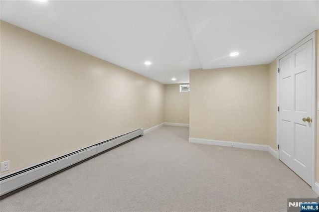 2 W Gate Road, Saddle River, NJ 07458