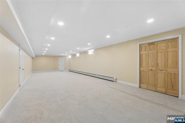 2 W Gate Road, Saddle River, NJ 07458
