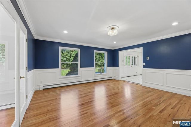 2 W Gate Road, Saddle River, NJ 07458