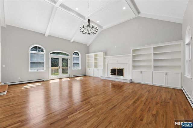2 W Gate Road, Saddle River, NJ 07458