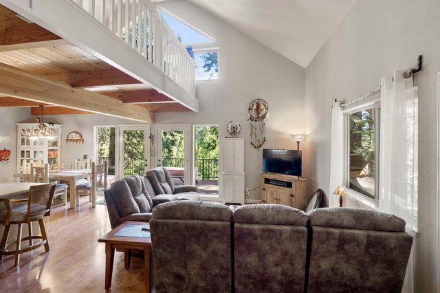 758 Yuroc, Dorrington, CA 95223