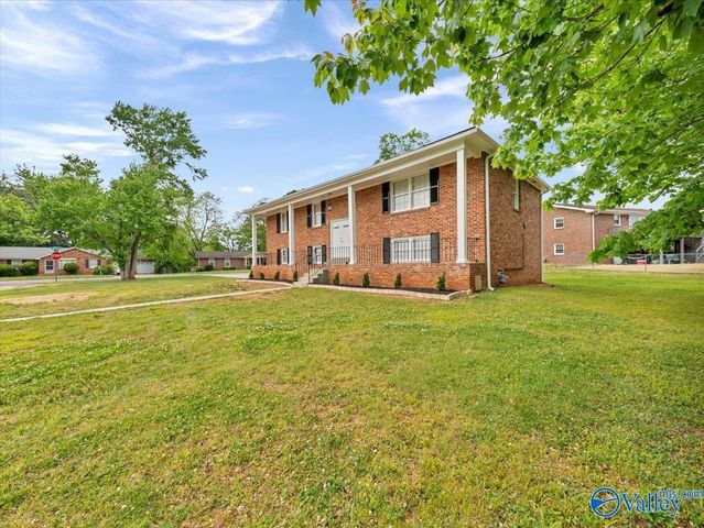 7700 Carlton Drive SW, Huntsville, AL 35802