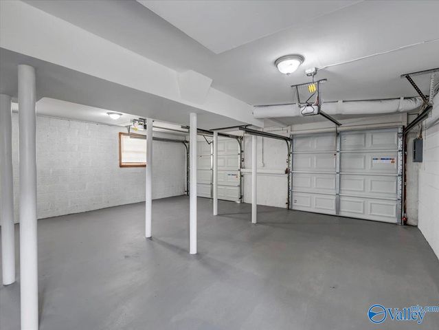 7700 Carlton Drive SW, Huntsville, AL 35802