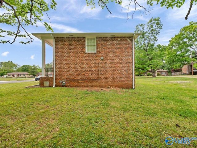 7700 Carlton Drive SW, Huntsville, AL 35802