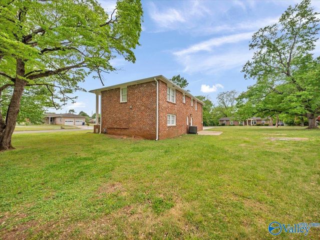 7700 Carlton Drive SW, Huntsville, AL 35802