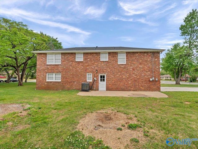 7700 Carlton Drive SW, Huntsville, AL 35802